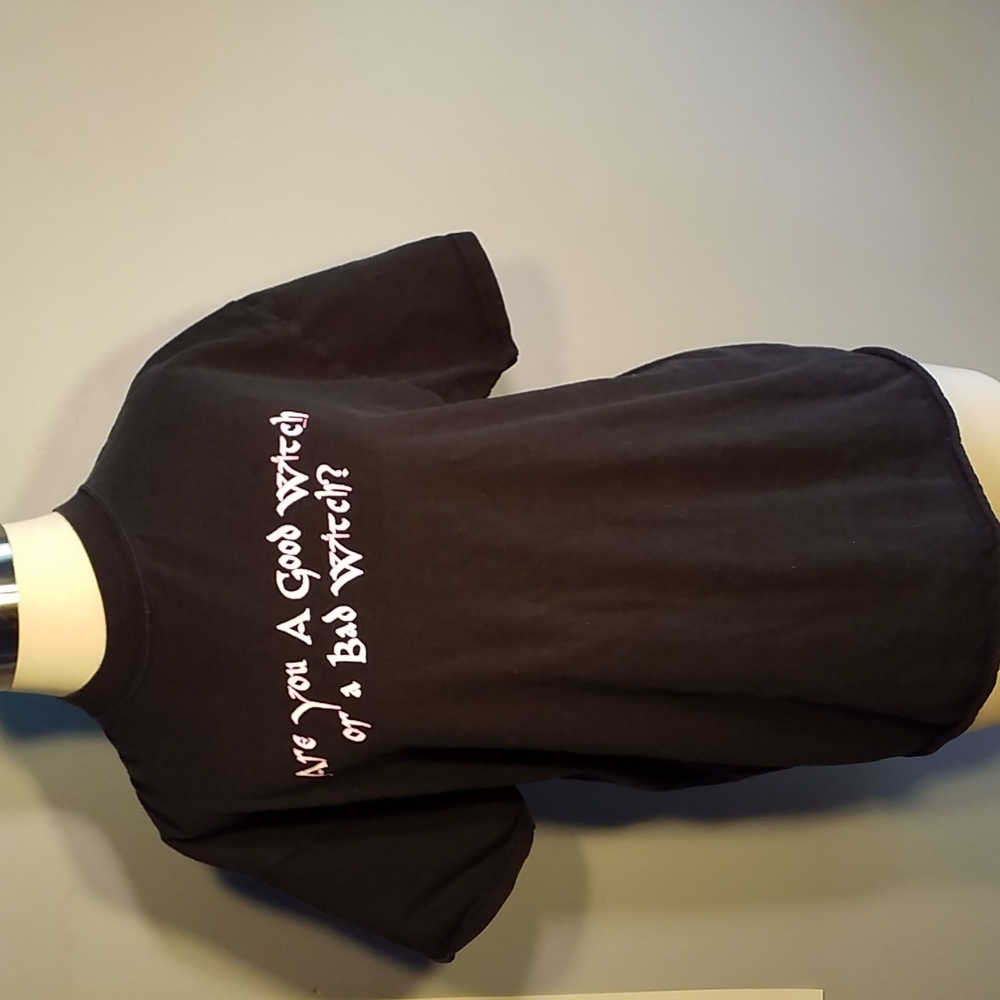 T-SHIRT Are You A Good Witch Or A Bad Witch? BLACK L